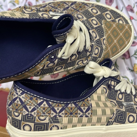 Vans Men’s Authentic Patchwork 
Geo Trek Navy
VN0A7Q4ONVY
Sneakers - Picture 14 of 16